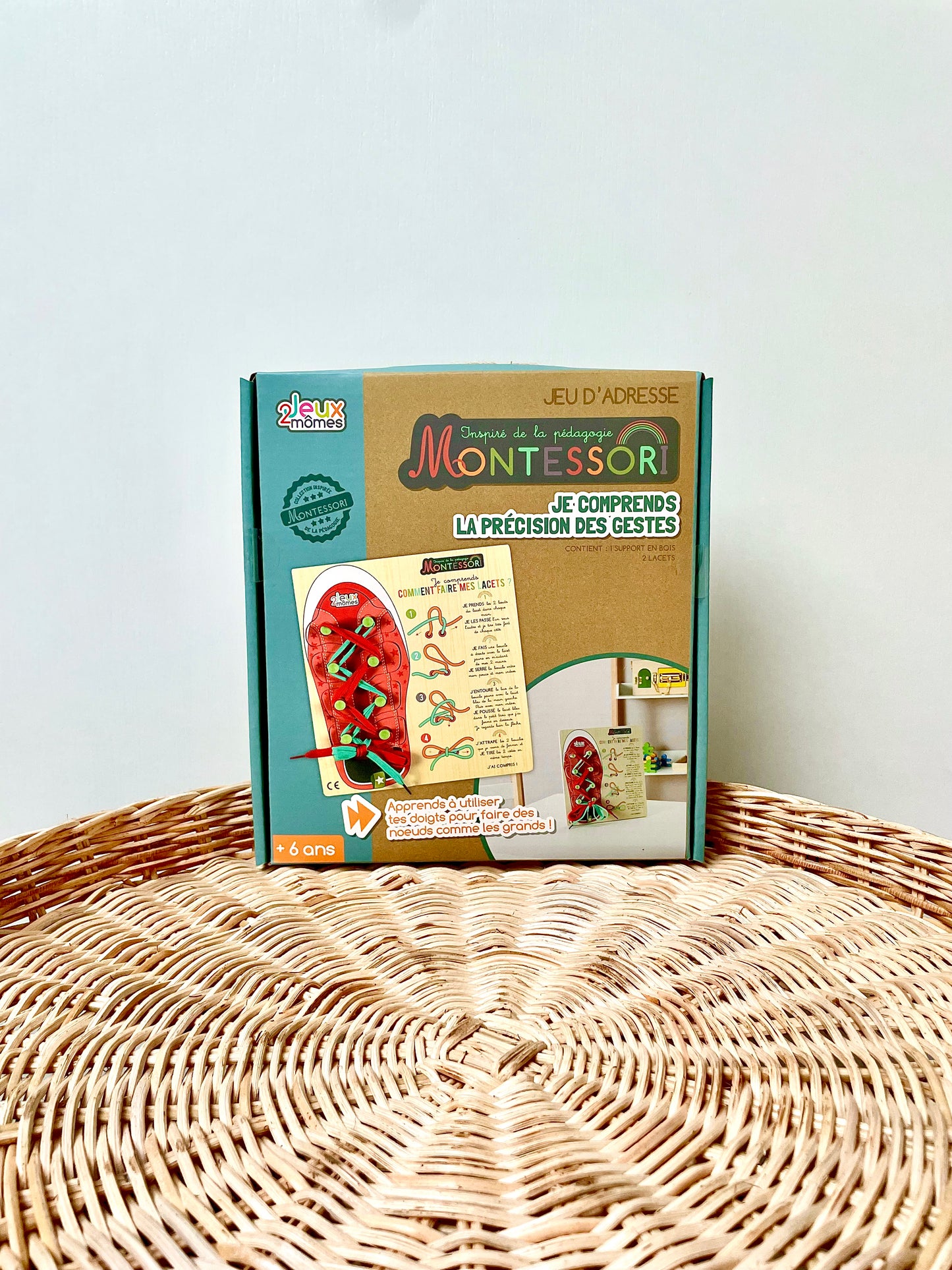 Jeu Montessori – Apprendre à faire ses lacets