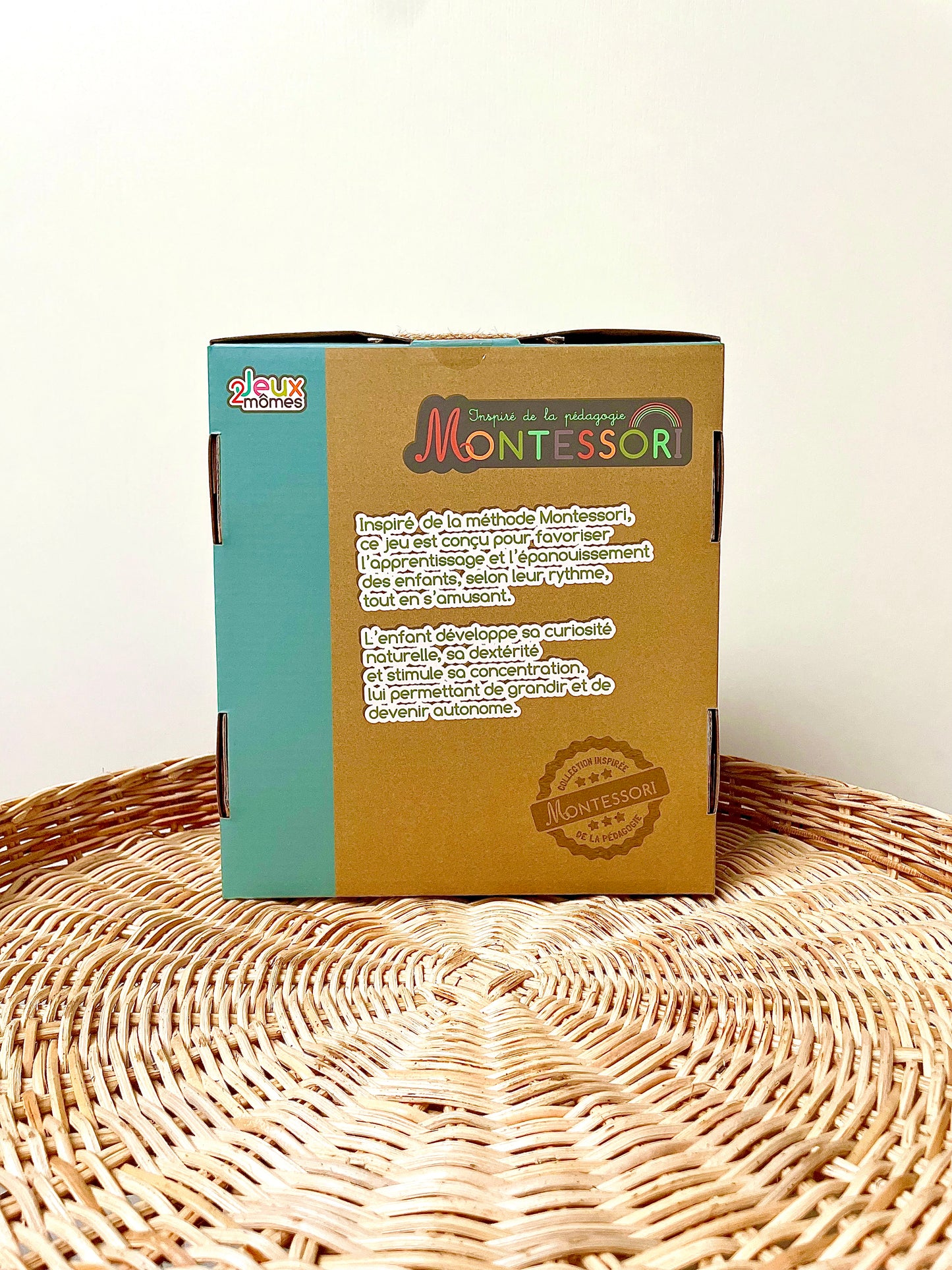 Jeu Montessori – Apprendre à faire ses lacets